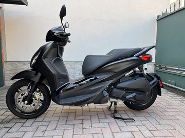 Piaggio Beverly 300 Deep Black