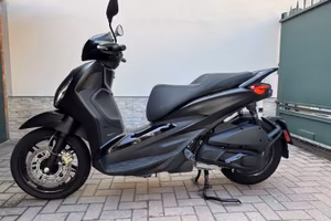 Piaggio Beverly 300 Deep Black