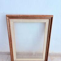 Grande cornice dorata in legno con vetro 69x90
