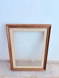 Grande cornice dorata in legno con vetro 69x90