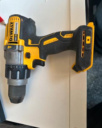 Trapano a percussione dewalt