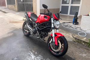 Ducati Monster 696