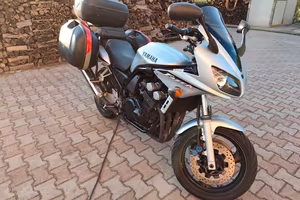 YAMAHA FZS 600 Fazer