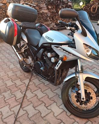 YAMAHA FZS 600 Fazer