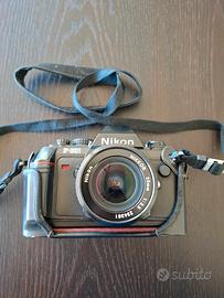 Nikon F-301 con obiettivo 