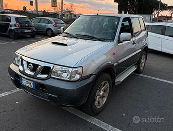 NISSAN TERRANO 2700