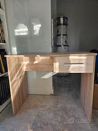 scrivania poco usata