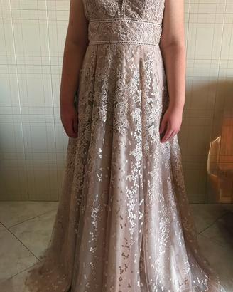 Vestito elegante per diciotessimo e matrimonio