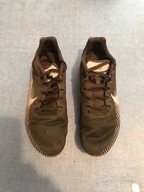 Scarpe chiodate per atletica leggera