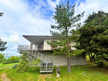 Rustico / Casale di 130 m² con 5 locali e box auto