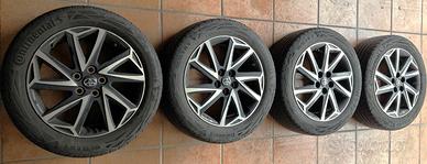 4 cerchi originali Toyota gommati Continental