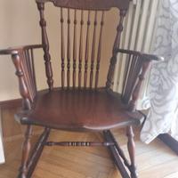 Sedia a dondolo in legno anni '50.