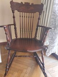 Sedia a dondolo in legno anni '50.