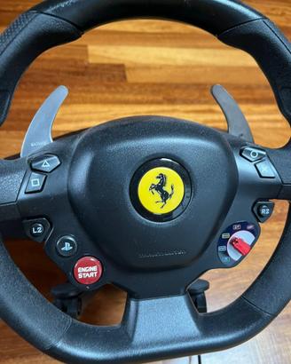 Volante con pedaliera