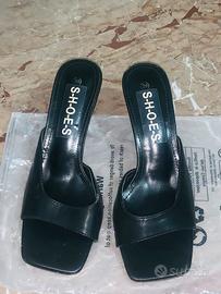 Tacchi neri aperti estivi