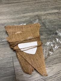 Banderine in juta stile rustico con cuori bianchi