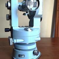 Teodolite Zeiss Th 42 ingegnere, con treppiede