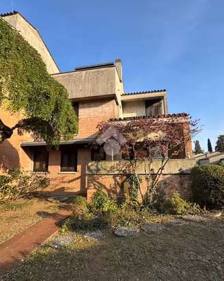 VILLA A SCHIERA A SCHIO