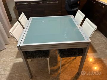 TAVOLO DA CUCINA ALLUNGABILE CON SEDIE COMPRESE