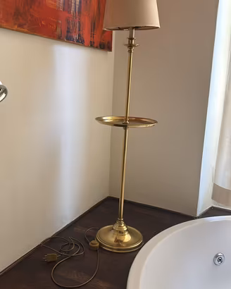 :Lampada da terra ottone con tavolino - Vintage