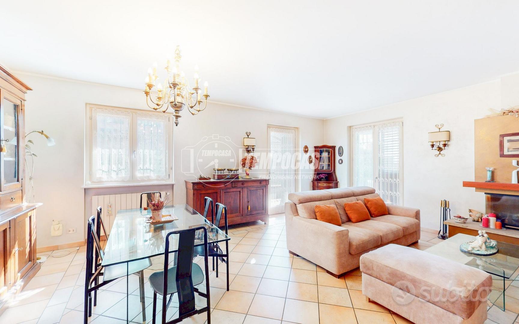 VILLA INDIPENDENTE, LIBERA SU TRE LATI, IN VIA PIA - Vista 2