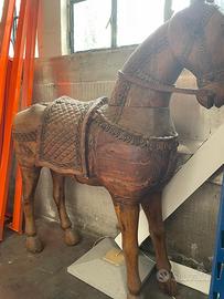 Cavallo in legno dimensioni naturali