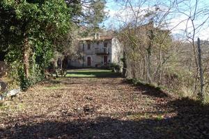 Rustico / Casale di 257 m² con 5 locali a Terni