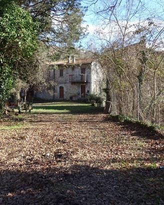 Rustico / Casale di 257 m² con 5 locali a Terni