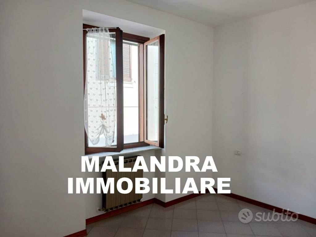 Appartamento di 133 m² con 4 locali e box auto a O - Altro