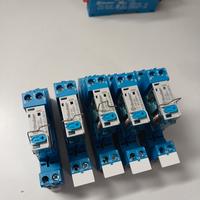 Relè con basetta 12-24-230V