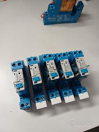 Relè con basetta 12-24-230V