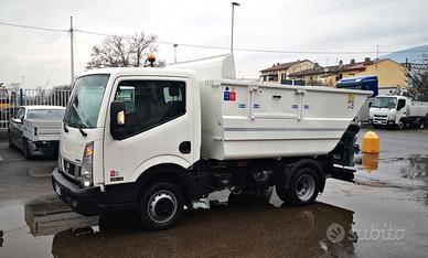 Autocarro per raccolta rifiuti patente B