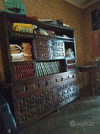 mobile in noce e vari mobili. 