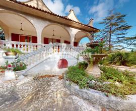 NUOVO PREZZO! Elegante villa singola con giardino