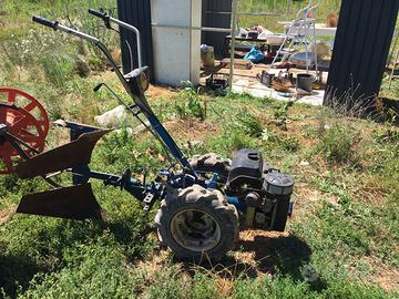 Aratro bivomere girabile per bcs