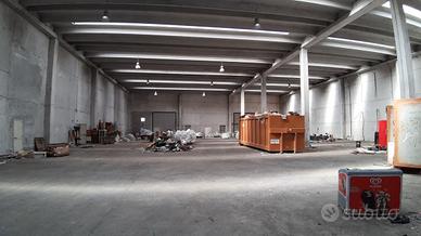 Porto Torres, capannone 1600 mq - lotto 9000 mq