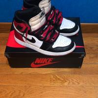 Jordan 1 High nere e rosse