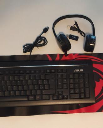 Set per PC con tastiera, mouse, cuffie e tappetino