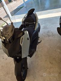 YAMAHA XMAX 300 TECH