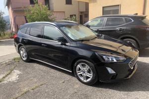 Ford focus sw tenuta maniacalmente