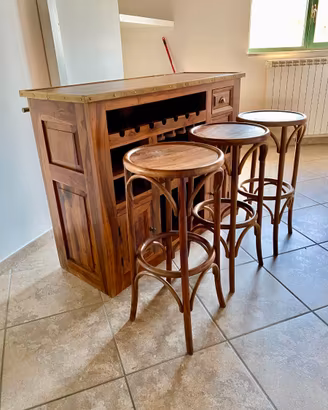 Mobile Bar in legno massello e 3 sgabelli Thonet