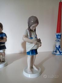 ROYAL COPENHAGEN BIMBA CON GATTINO