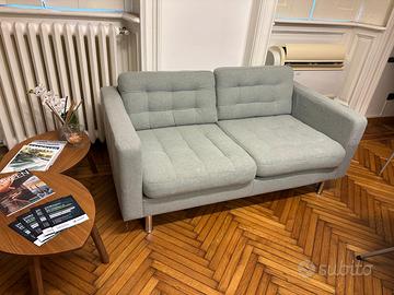 Divano 2 posti moderno tessuto grigio chiaro