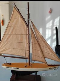 Elegante modellino di barca a vela"AM"