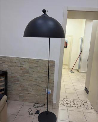Lampada da terra Lindby nera stile industriale