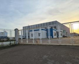 Locale industriale con celle frigo copertino (le)