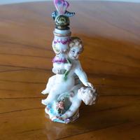 Porcellana Chelsea porta-profumo antica (ca 1850)