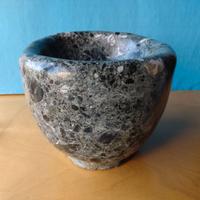 Vaso scultura pesante in granito verde