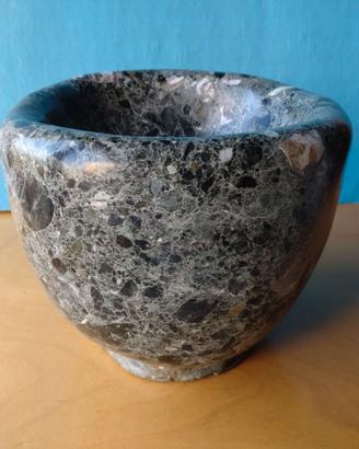 Vaso scultura pesante in granito verde