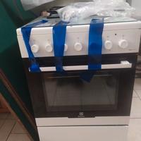 Cucina gas 4 fuochi con forno elettrico